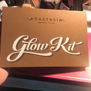 Anastasia glow kit